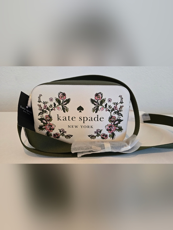 kate spade Handbags - The Kate Spade Oh Snap Floral Camera Bag